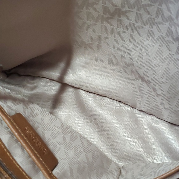 Authentic MK tote brown classic style - Picture 7 of 10